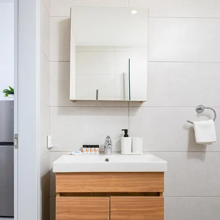 Ariadne & Thiseas μodern ηomes In Hersonisos Apartment